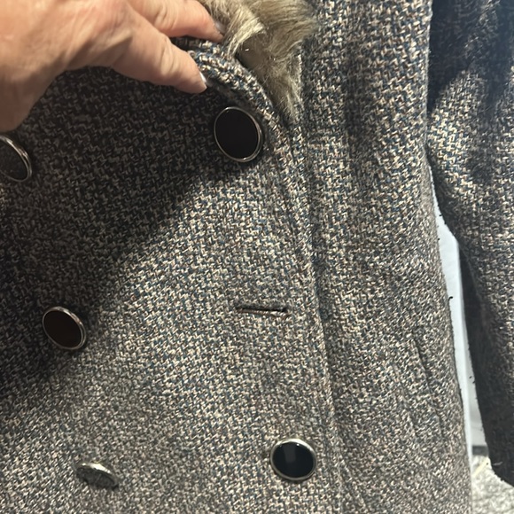 Women's Gray Faux Fur Collar Coat - Picture 4 of 7